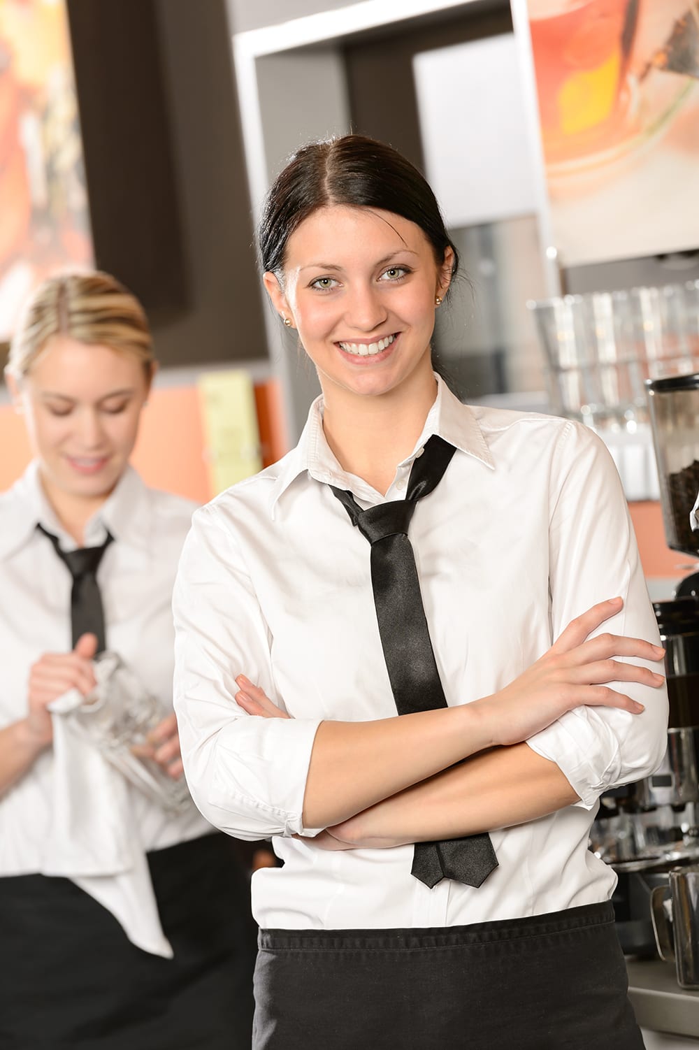 minimum-wage-and-overtime-laws-for-servers-and-tipped-employees